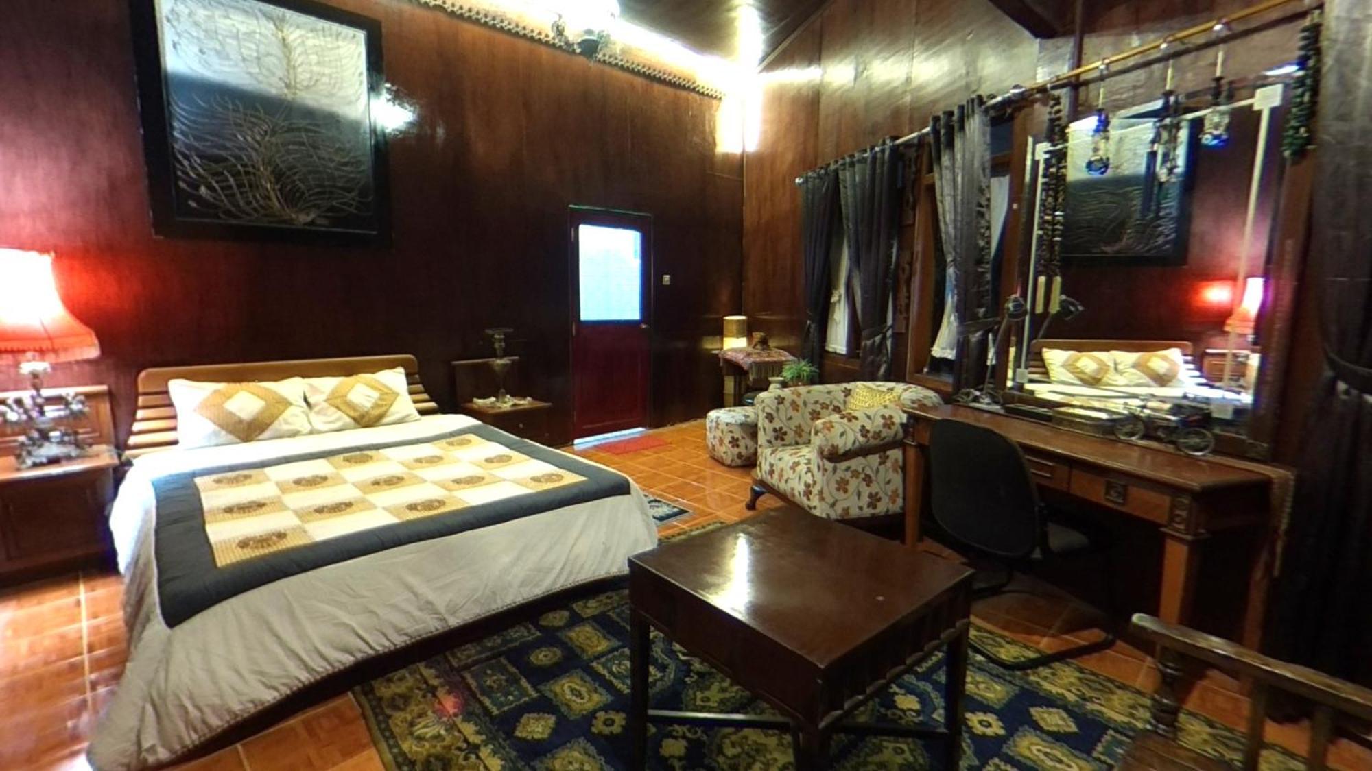 Badjoeri Ethnic Wooden Homestay Бандунг Стая снимка