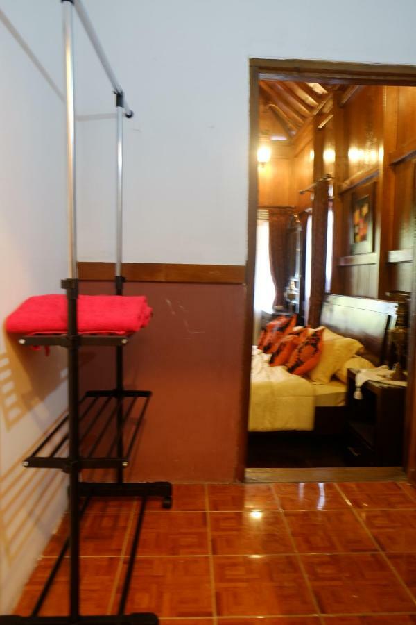Badjoeri Ethnic Wooden Homestay Бандунг Екстериор снимка