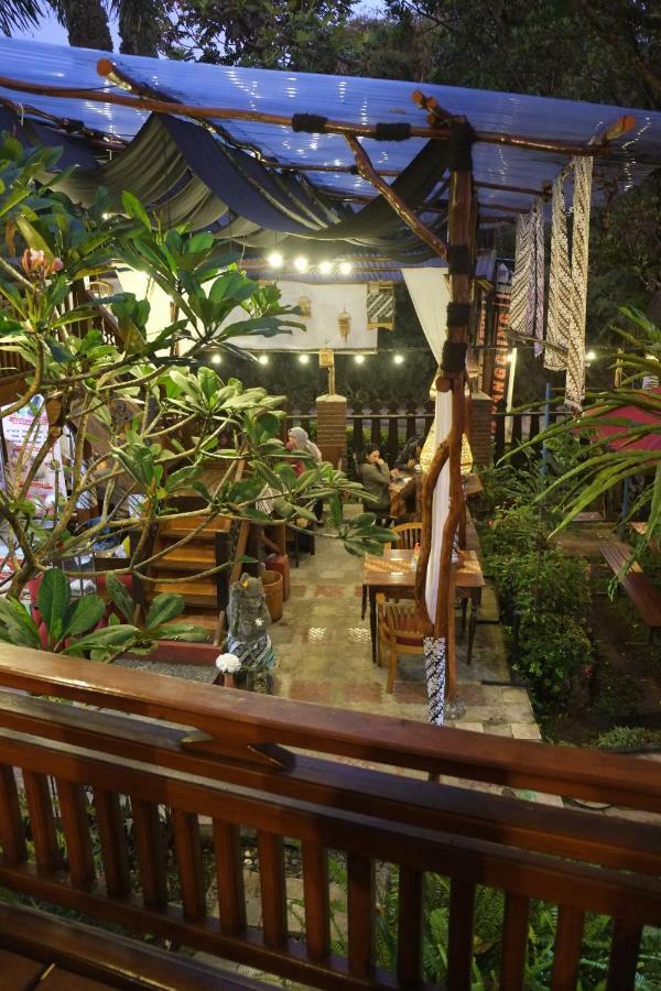 Badjoeri Ethnic Wooden Homestay Бандунг Екстериор снимка